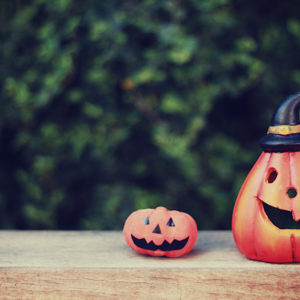 二つ並んだハロウィンのカボチャ